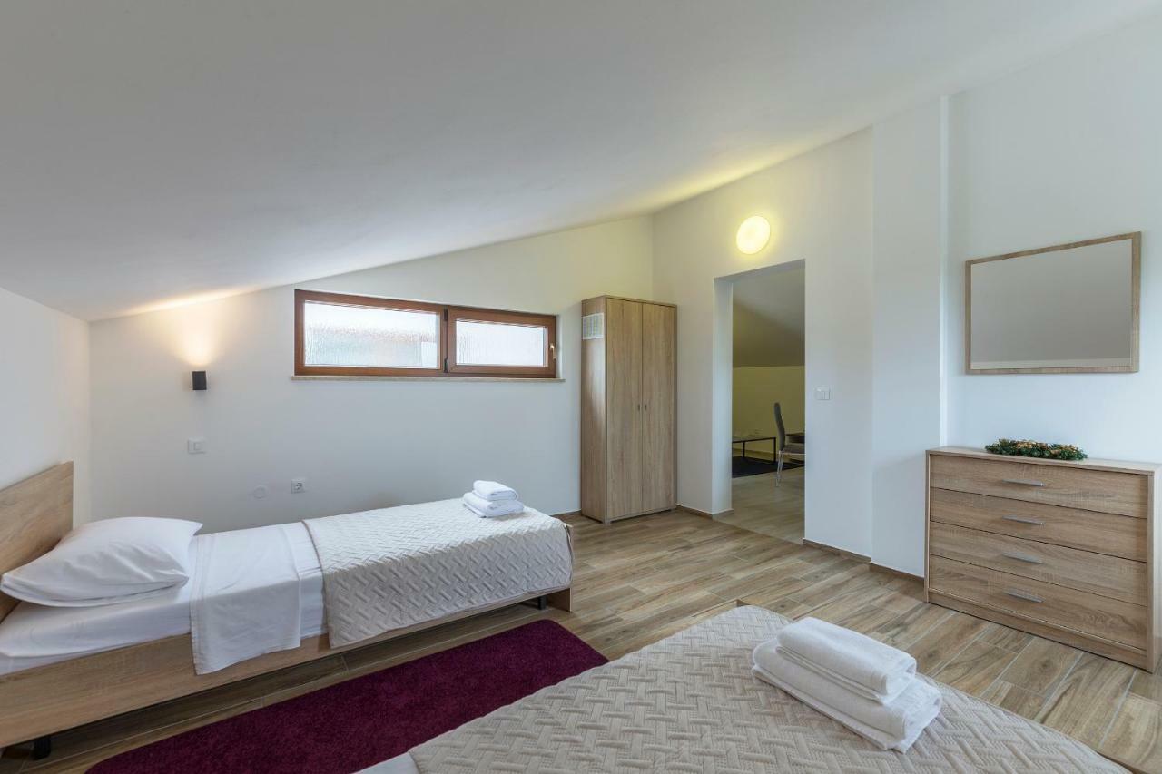 Apartmani Suzi Pula Exterior foto